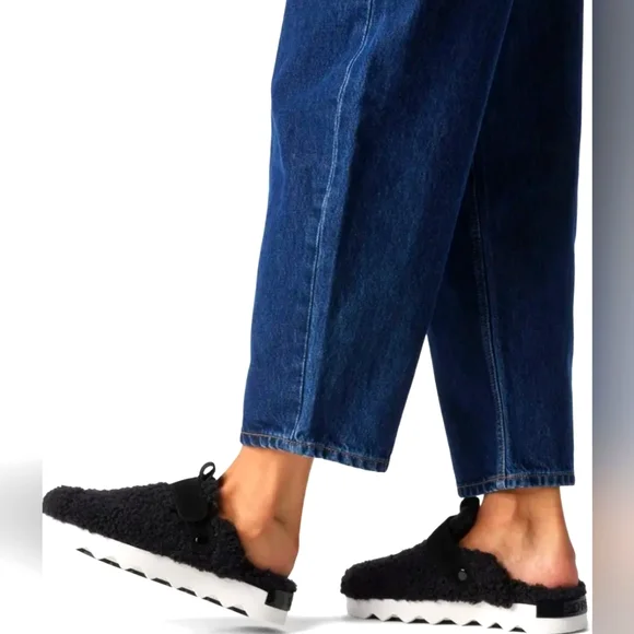 Size 9 - SOREL Viibe Black Faux Shearling Fuzzy Slip-On Shoes - Picture 1 of 14